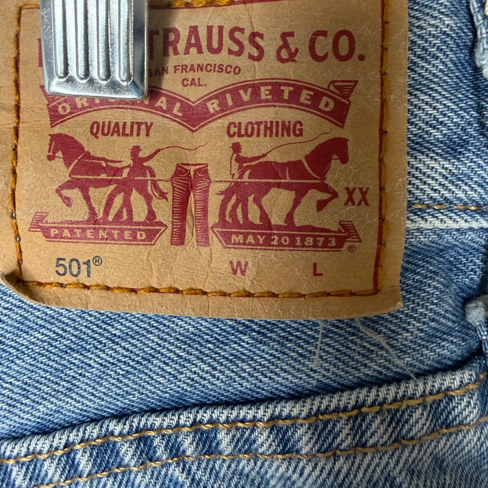 Levi's 501 Size W31 Blue Distressed Jean Shorts - Picture 7 of 14